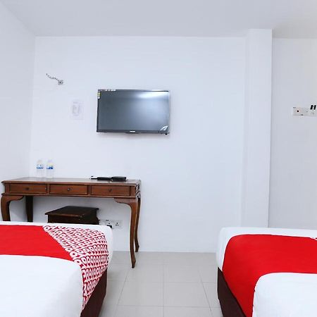 ג'והור בהרו Oyo 89672 Eg Hotel Jj מראה חיצוני תמונה