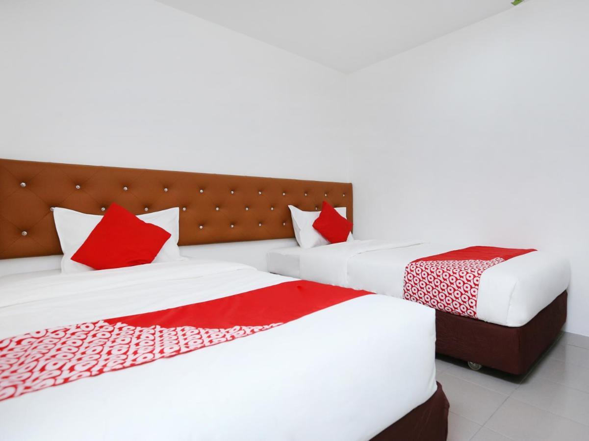 ג'והור בהרו Oyo 89672 Eg Hotel Jj מראה חיצוני תמונה