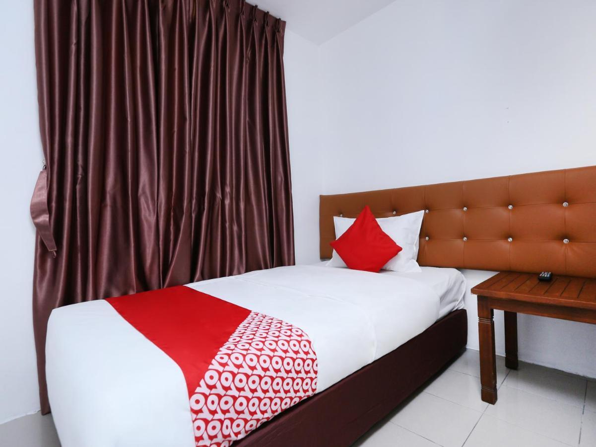 ג'והור בהרו Oyo 89672 Eg Hotel Jj מראה חיצוני תמונה