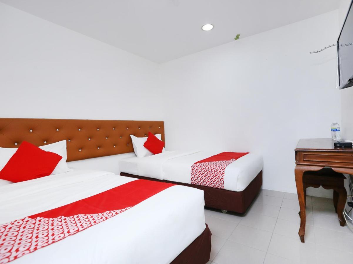 ג'והור בהרו Oyo 89672 Eg Hotel Jj מראה חיצוני תמונה