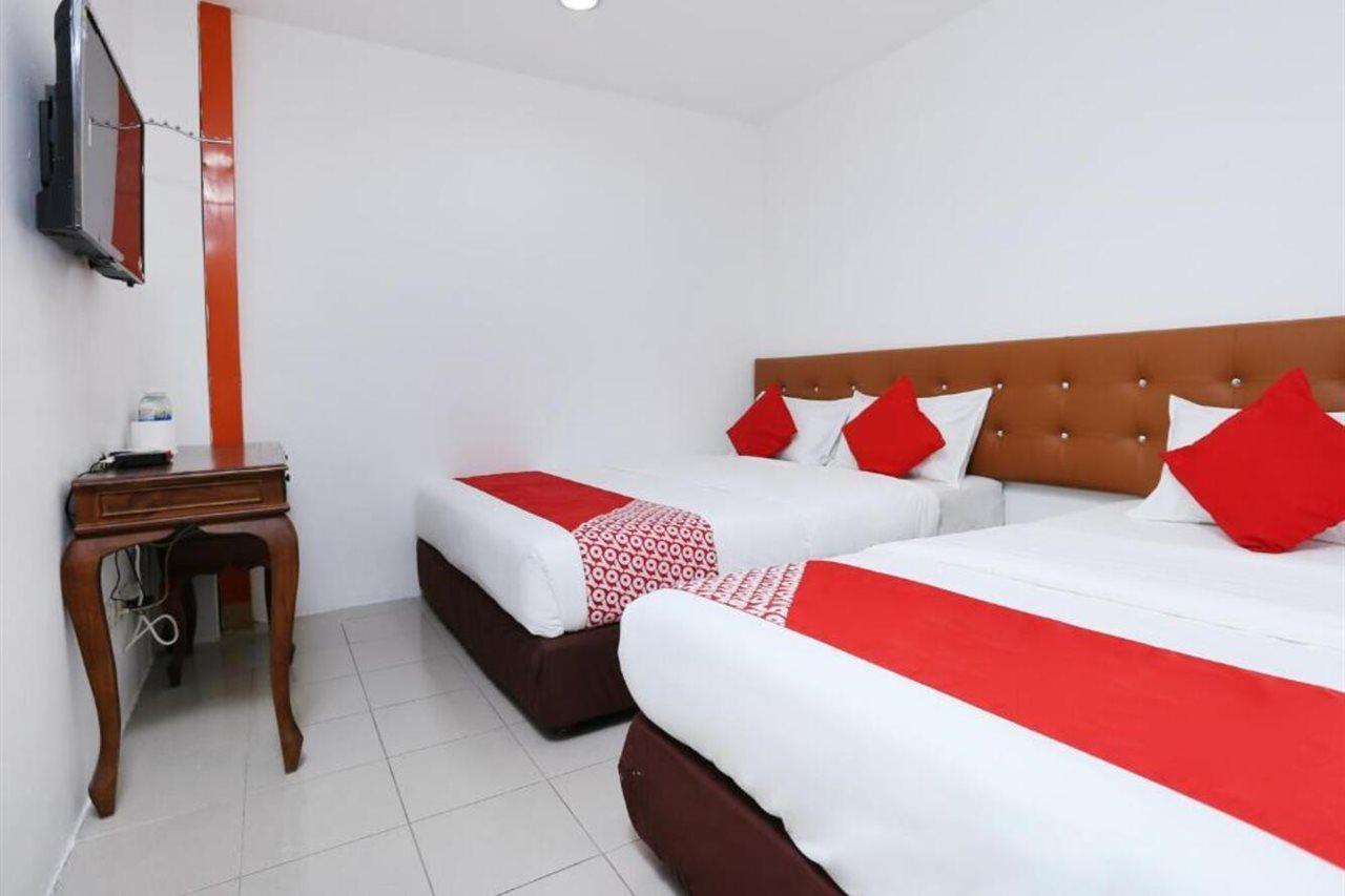 ג'והור בהרו Oyo 89672 Eg Hotel Jj מראה חיצוני תמונה